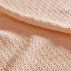 Blankets & Throws><noscript><img width=