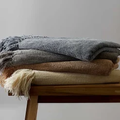 Blankets & Throws><noscript><img width=