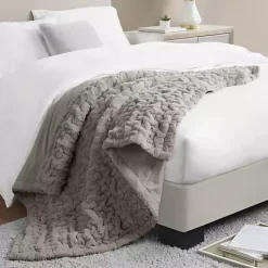 Blankets & Throws><noscript><img width=