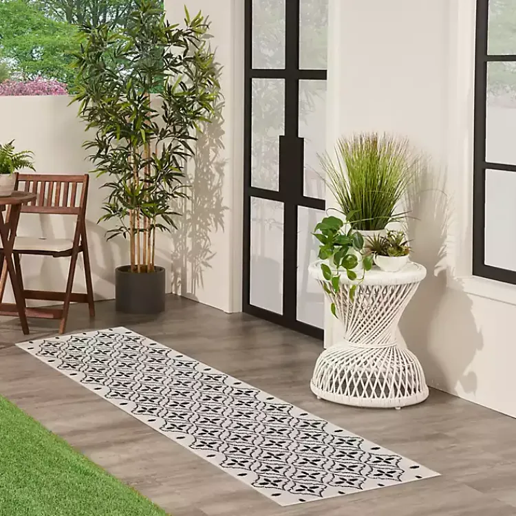 Kirklands Home Ivory & Black Quatrefoil Indoor/Outdoor Runner Sale