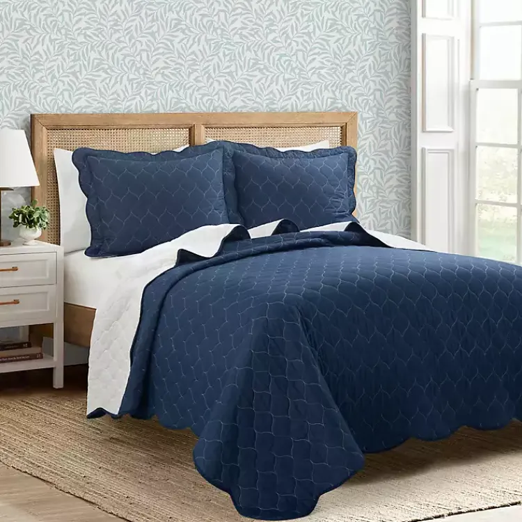 Kirklands Home White and Navy Scallop 3-pc. Full/Queen Quilt Set Hot
