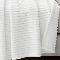 Blankets & Throws><noscript><img width=