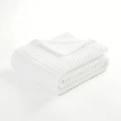 Blankets & Throws><noscript><img width=